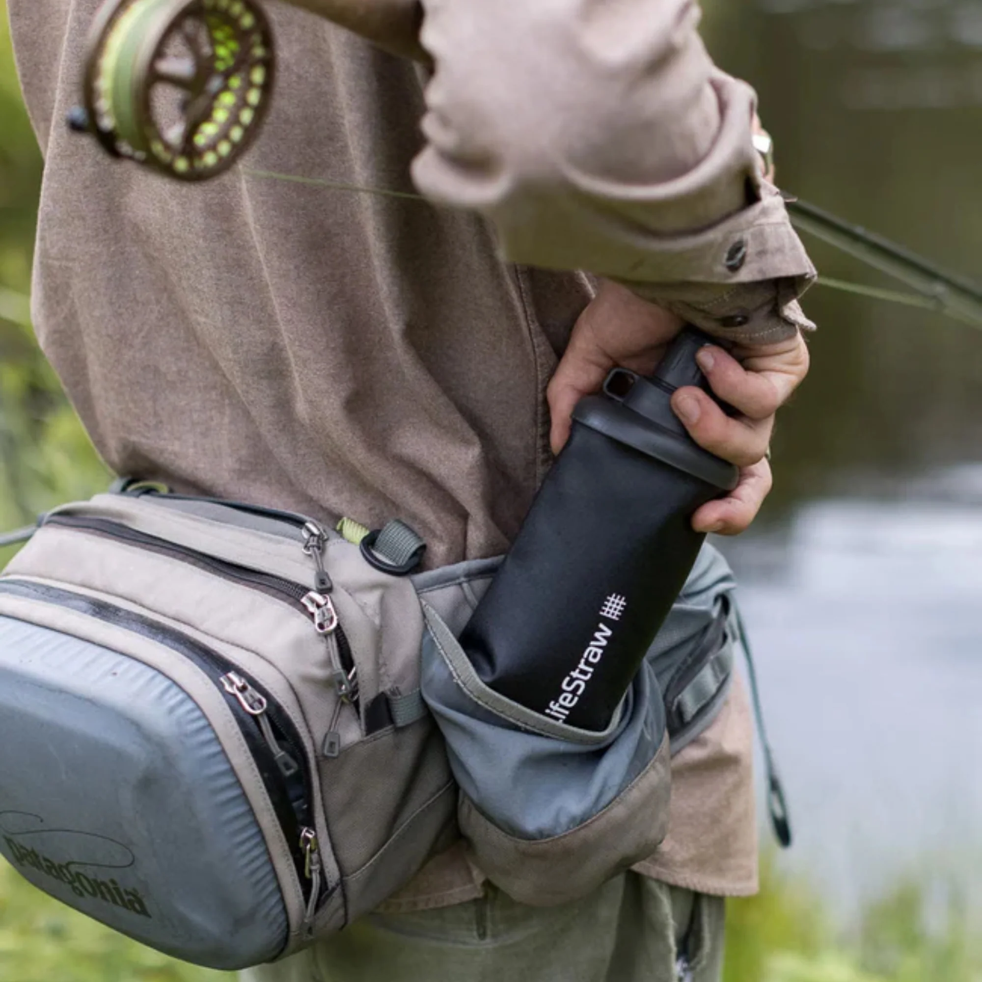 Peak Series Collapsible Squeeze 1L Bottle with Filter by LifeStraw - Image 7